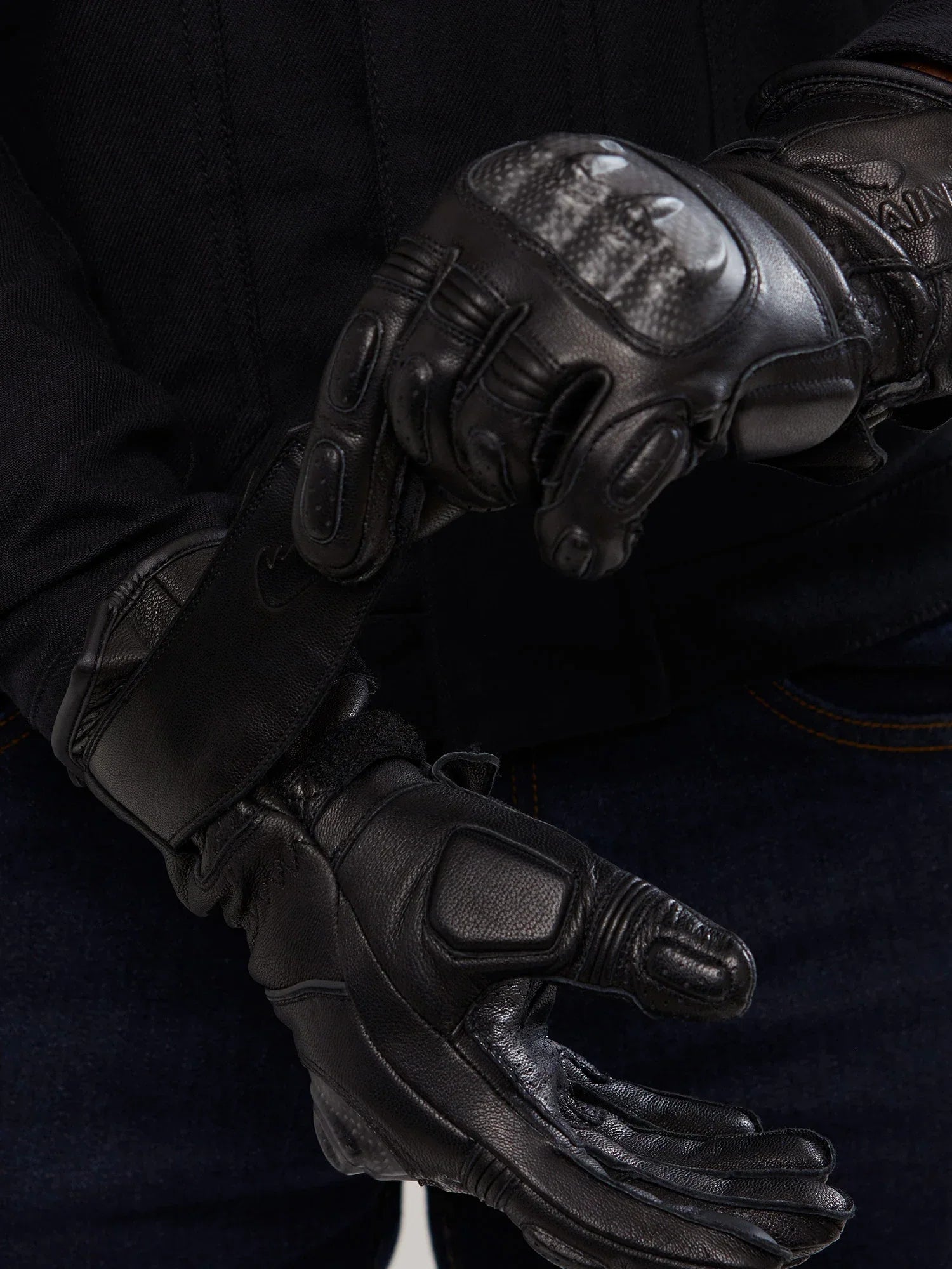- SA1NT Road Gloves - - SA1NT